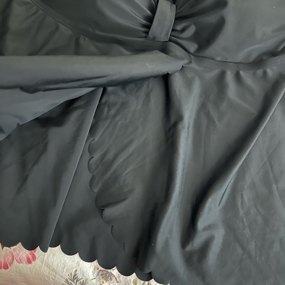 NWT Torrid Scalloped Edge Swim Top - Picture 14 of 14